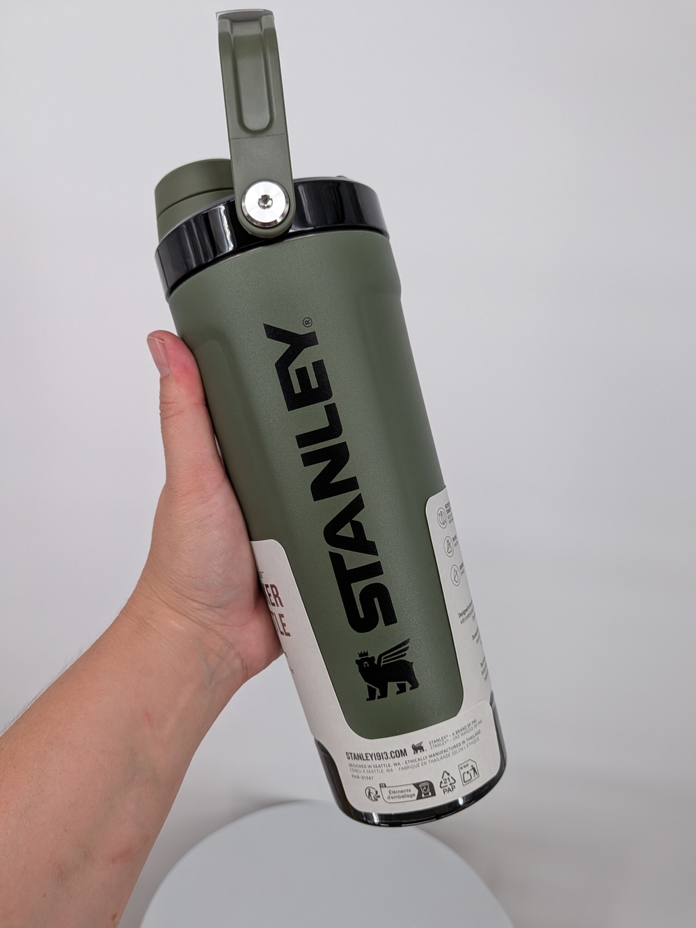 new Stanley Vitalize Shaker Bottle 20 OZ water bottle Leakproof dried pine green